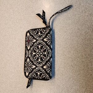 VERA BRADLEY WRISTLET WALLET